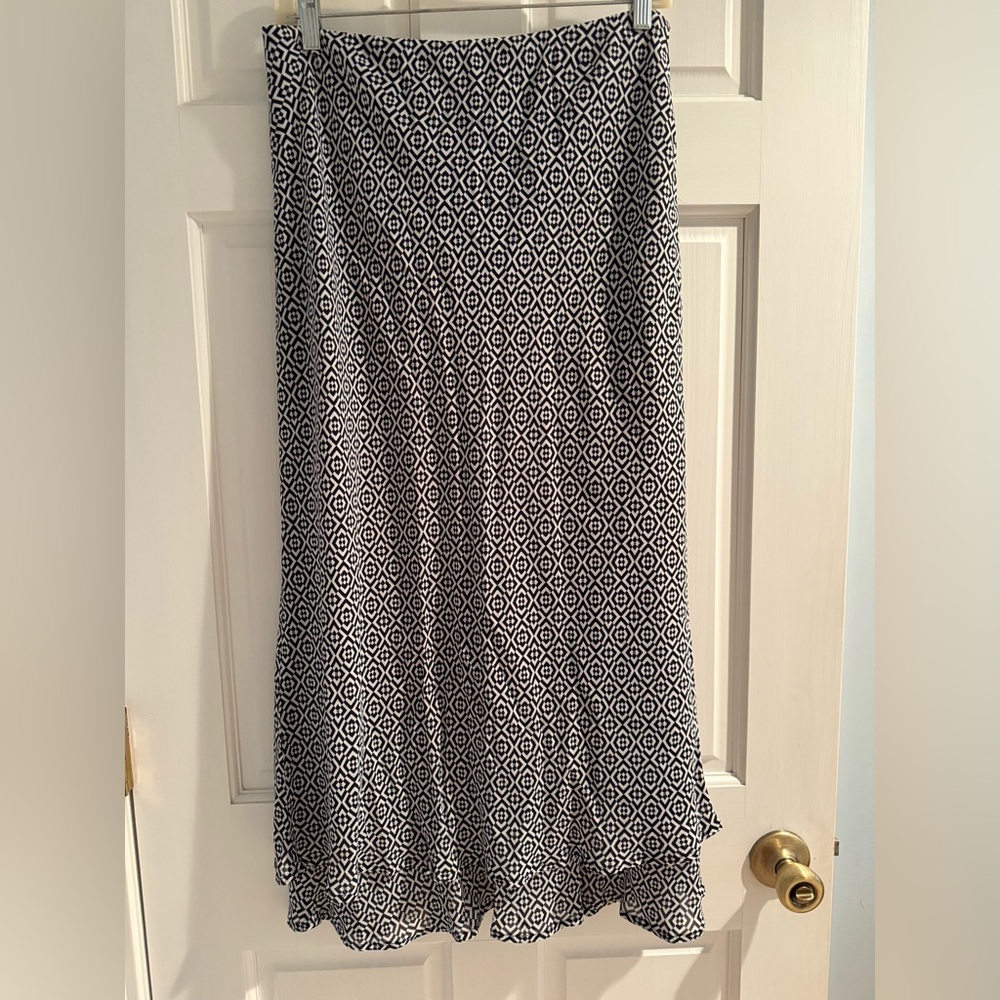 Elegant Black and White Patterned Skirt
